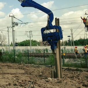 69 To 78 Ton Excavator Mounted Vibro Hammer For Large Piling Construction Projects