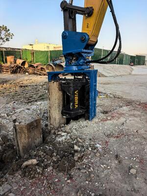 Side Grip Pile Driver – Bidirectional Tilt Driving Head & High Impact Energy Blow With Low Noise Eco Friendly Operation