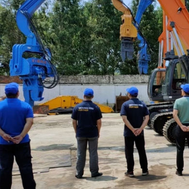 Sheet Pile Hammer for Roadside & Solar Projects: High-Frequency Vibration for Efficient Installation