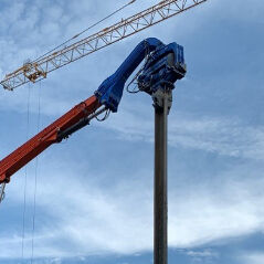 60 - 68 Ton Excavator Mounted Vibro Hammer For Sheet Piling Construction