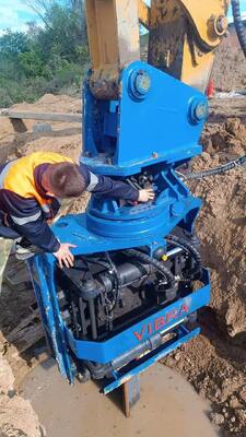 Side Grip Pile Driver – Low Headroom Operation Capability & Full 360 Degree Continuous Rotation for 32‑40T Excavators
